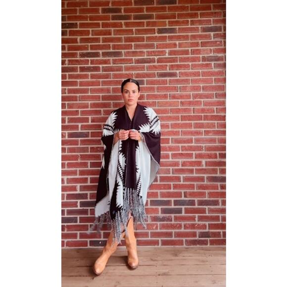 Pendleton Black and White Poncho with Fringe - One Size - Picture 3 of 9